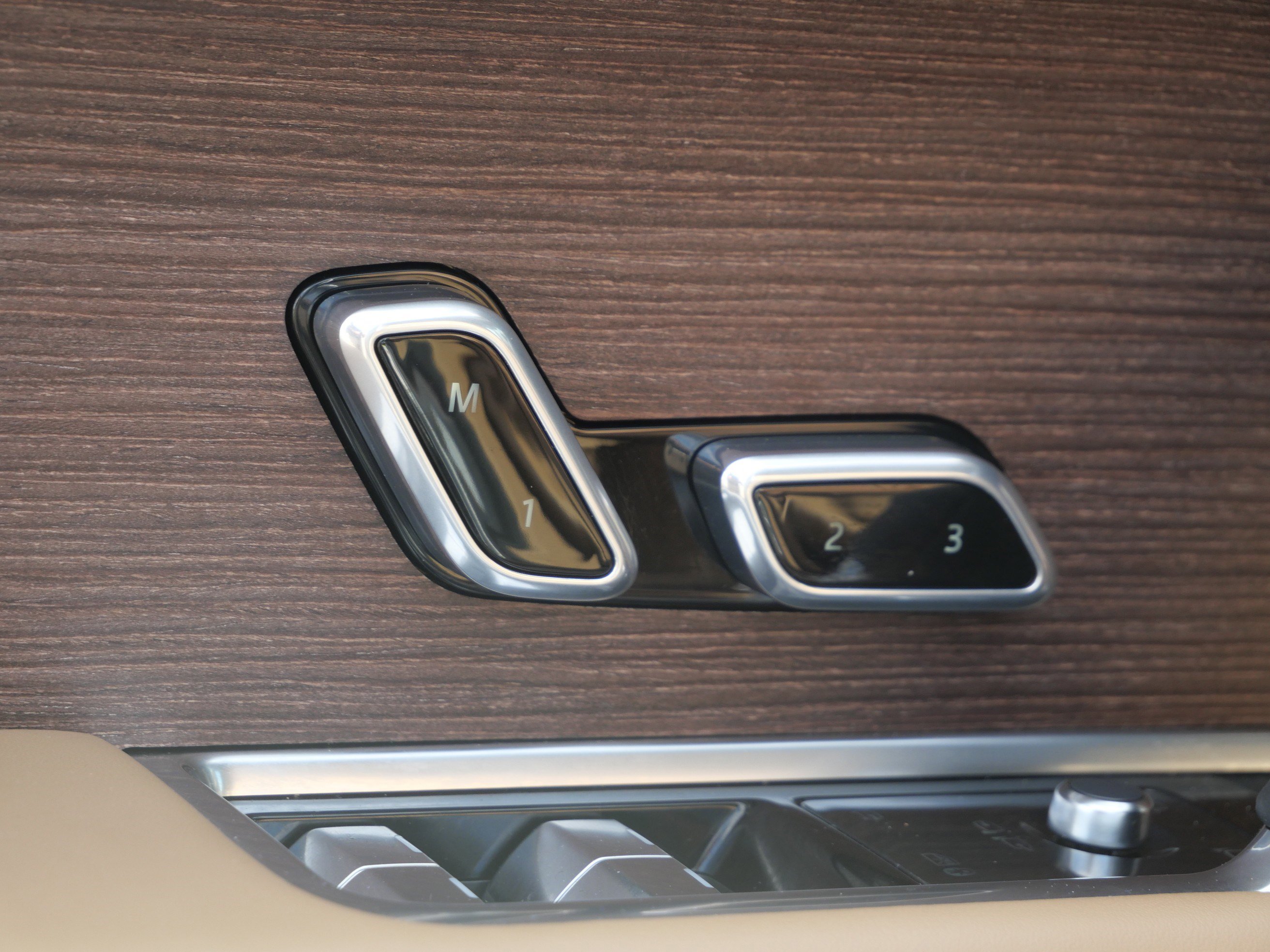 Certified 2025 Land Rover Range Rover Autobiography image 14