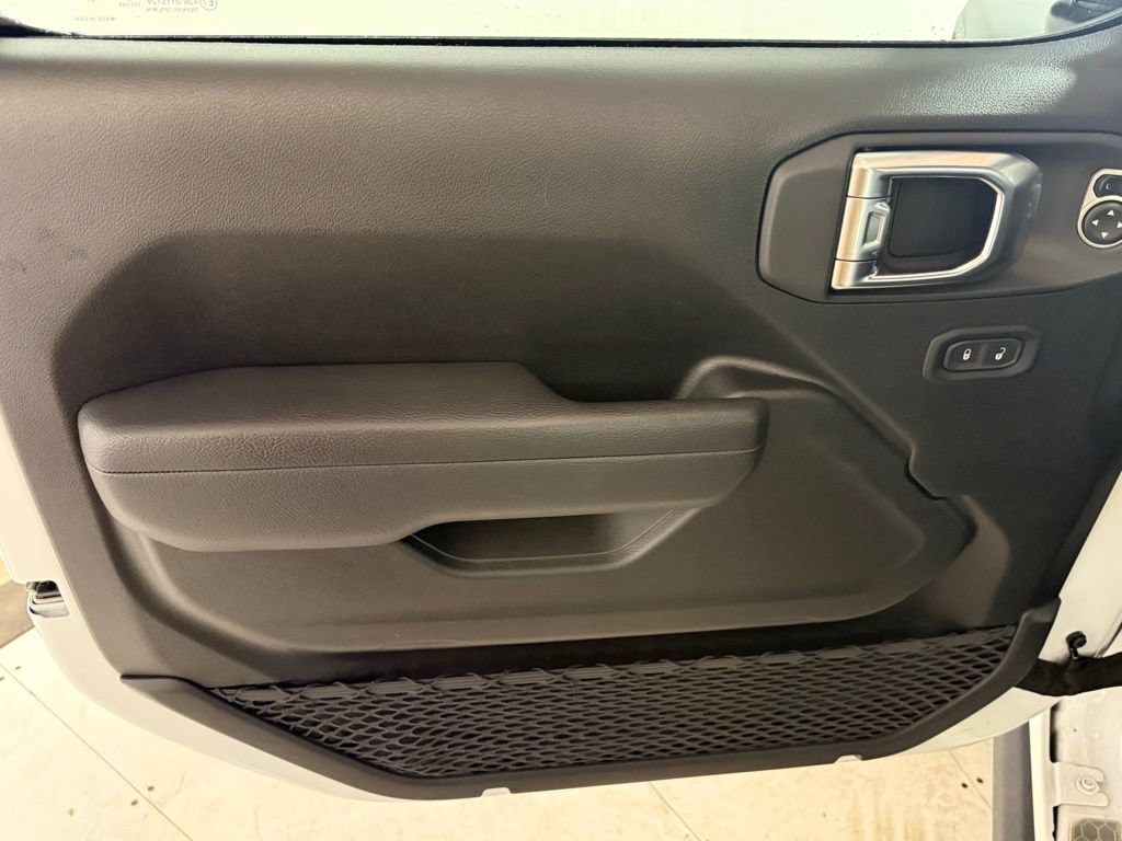 Certified 2025 Jeep Wrangler Unlimited Rubicon w/ Technology Group image 10