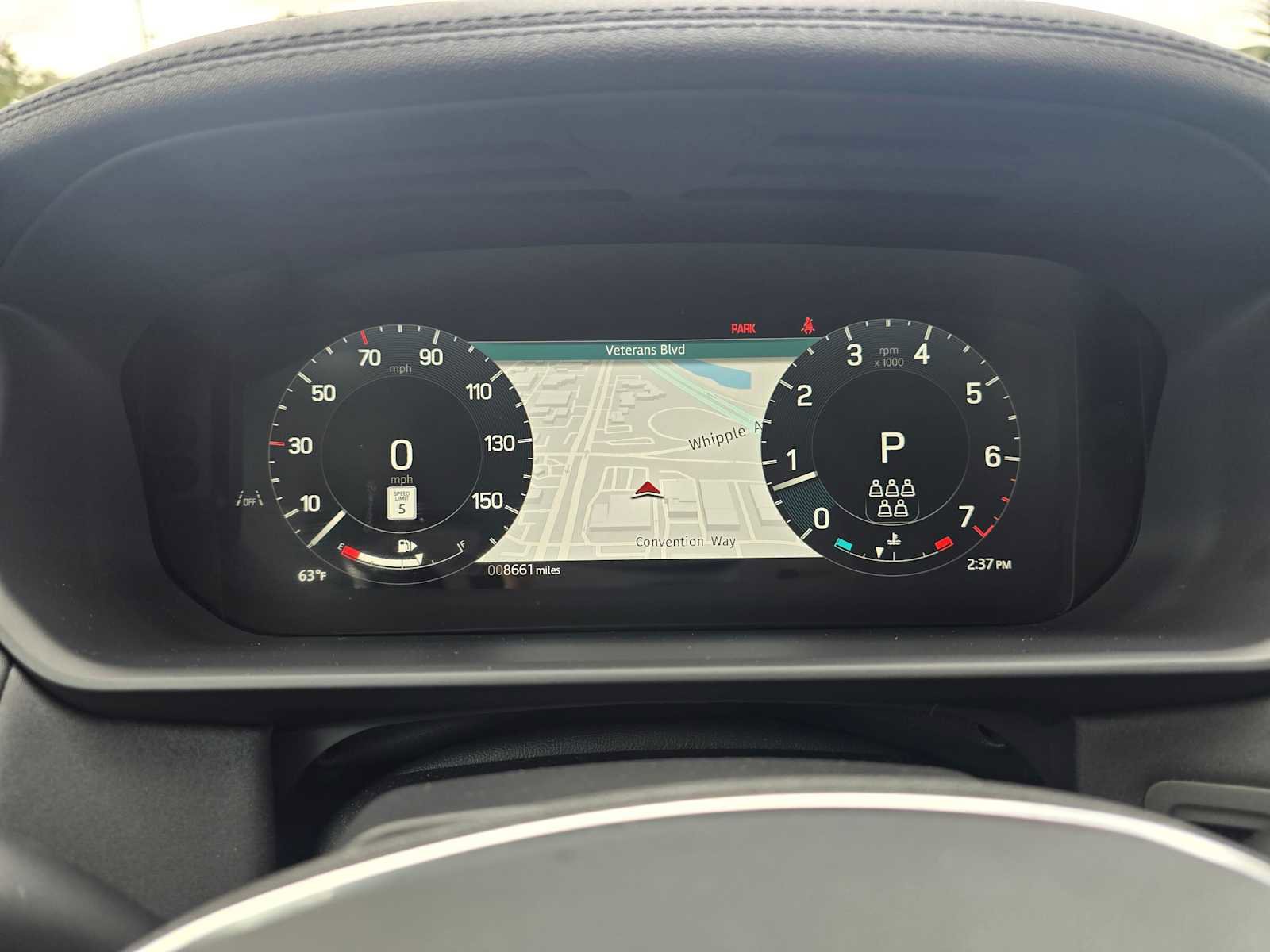 Used 2025 Land Rover Discovery S image 28