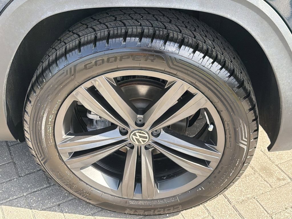 Used 2022 Volkswagen Atlas Cross Sport SEL R-Line image 31