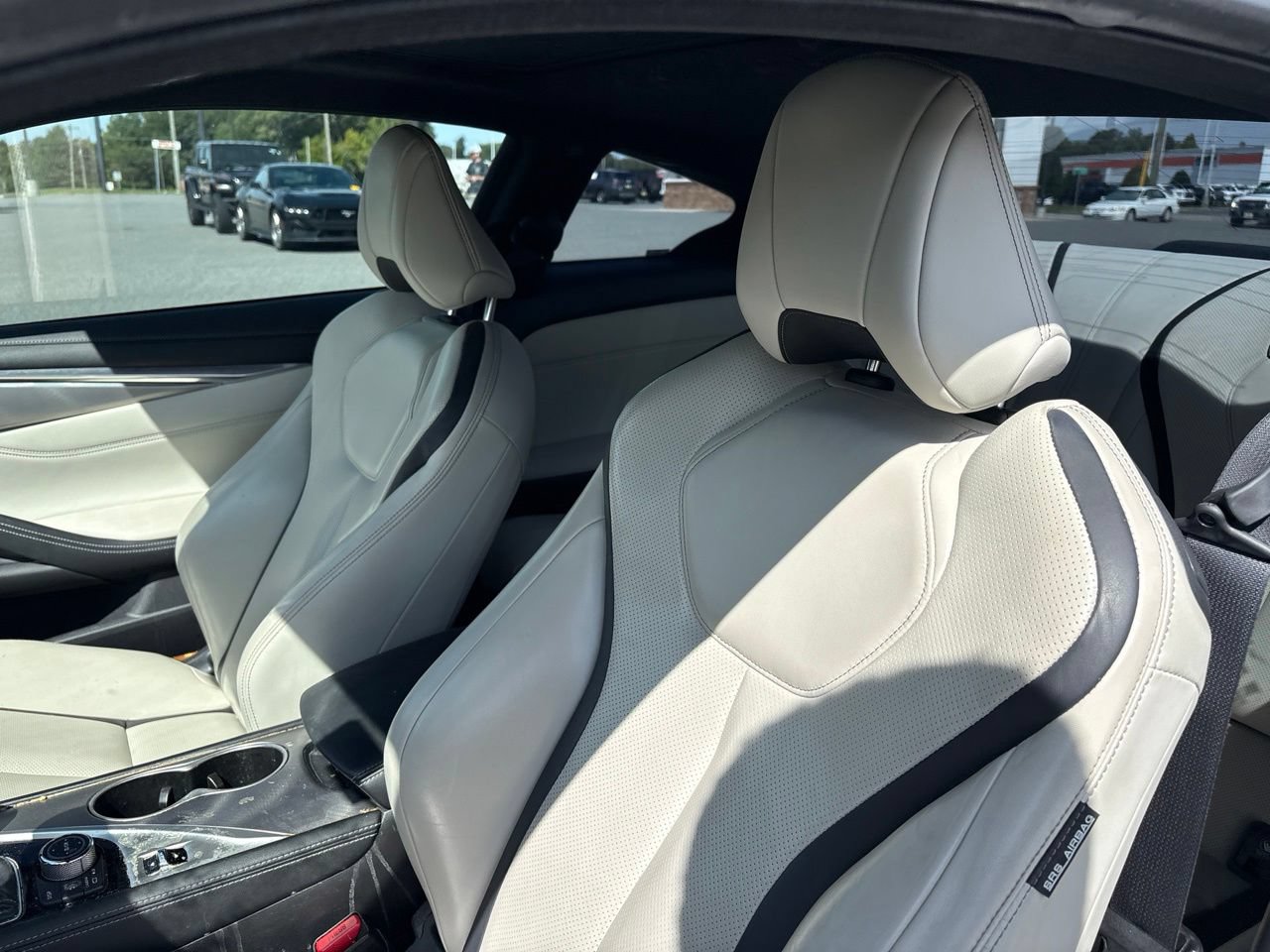 Used 2022 INFINITI Q60 3.0t Luxe w/ Cargo Package RWD image 3
