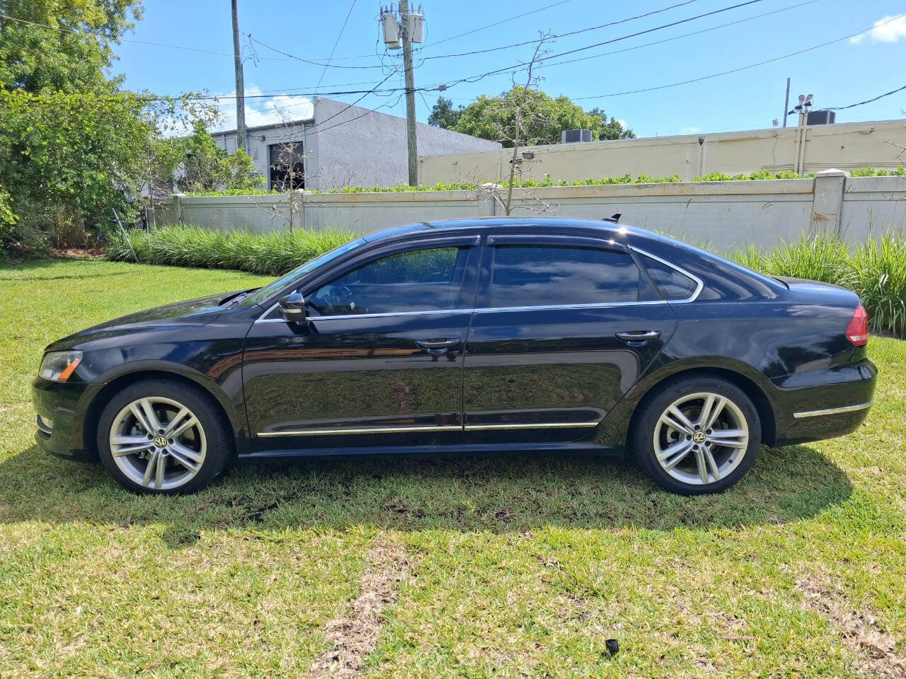 Used 2015 Volkswagen Passat TDI SEL Premium FWD image 1