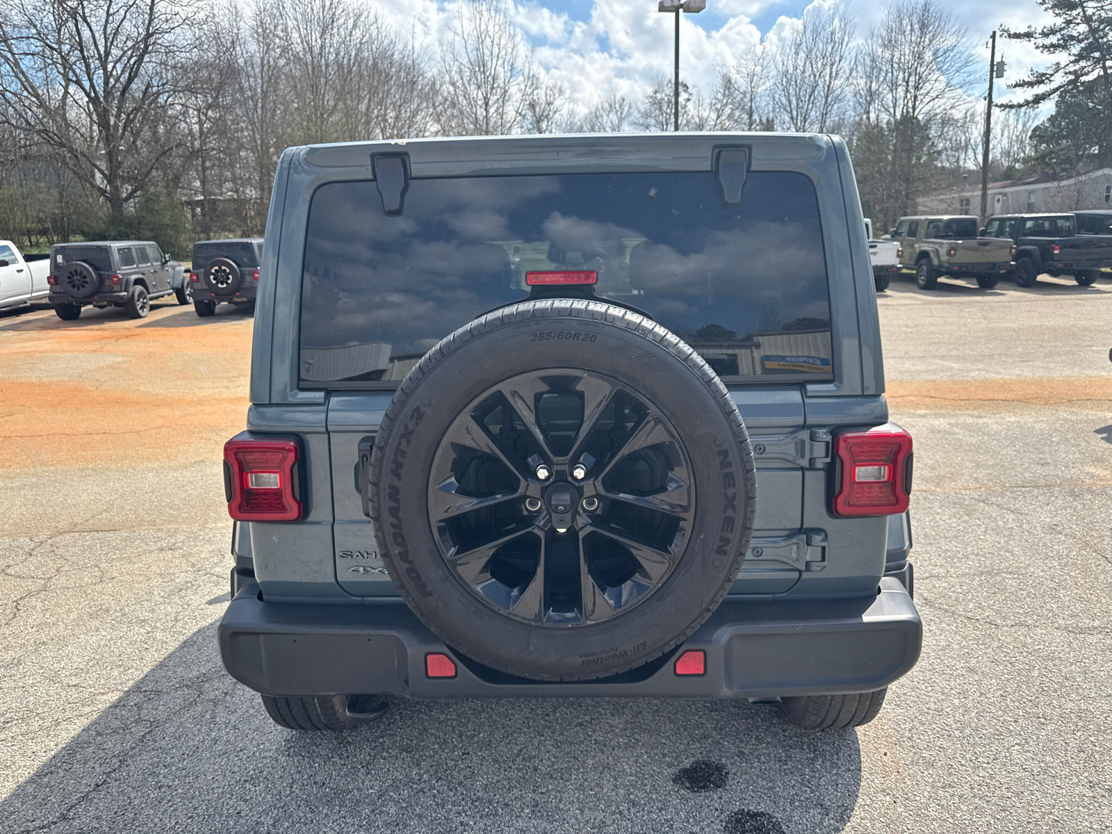 Used 2025 Jeep Wrangler Sahara image 6