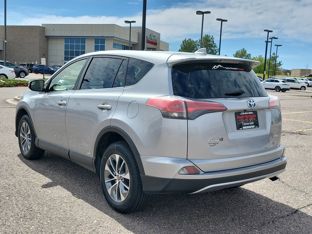 Used 2018 Toyota RAV4 LE w/ Carpet Mat Package AWD/4WD image 5