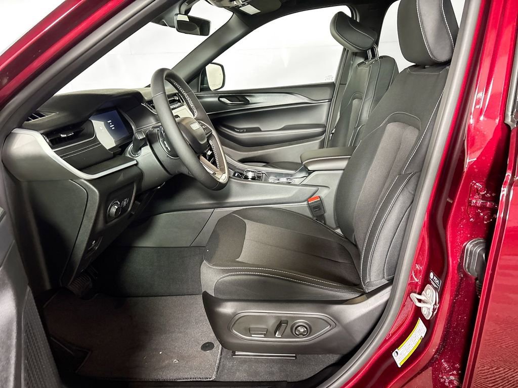 New 2026 Jeep Grand Cherokee Laredo AWD/4WD image 11