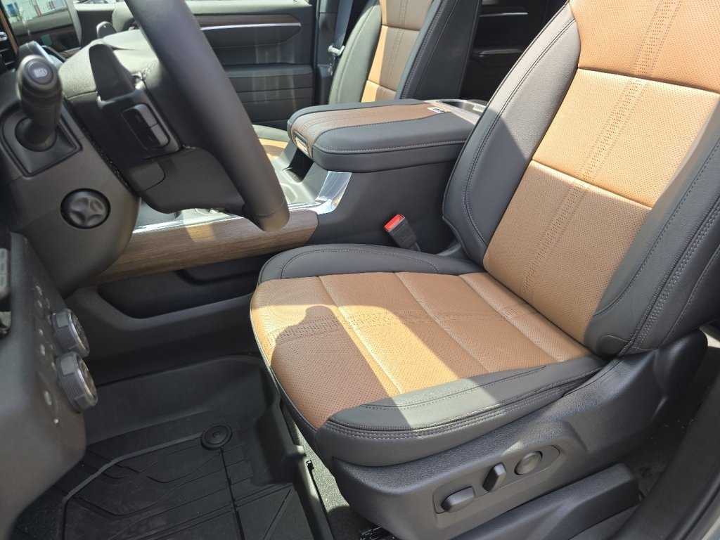 New 2026 Chevrolet Silverado 1500 High Country AWD/4WD image 16