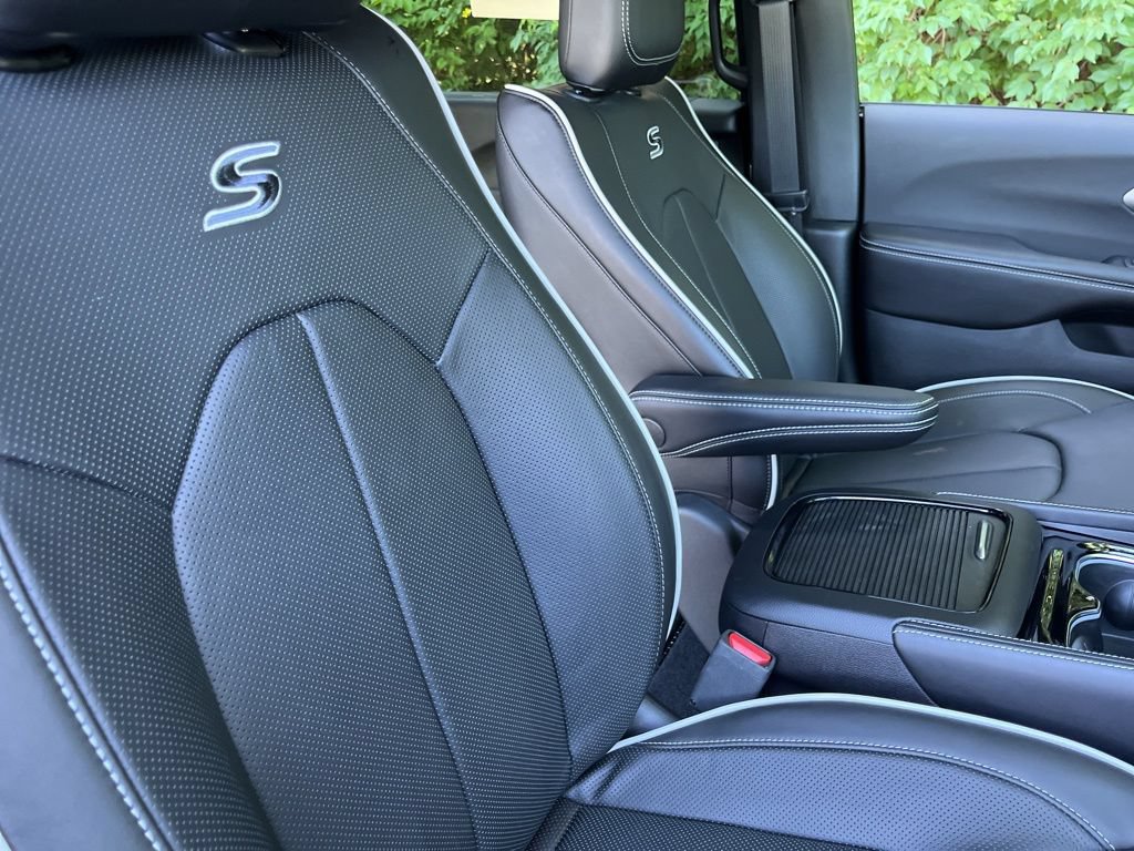 New 2027 Chrysler Pacifica Limited FWD image 43