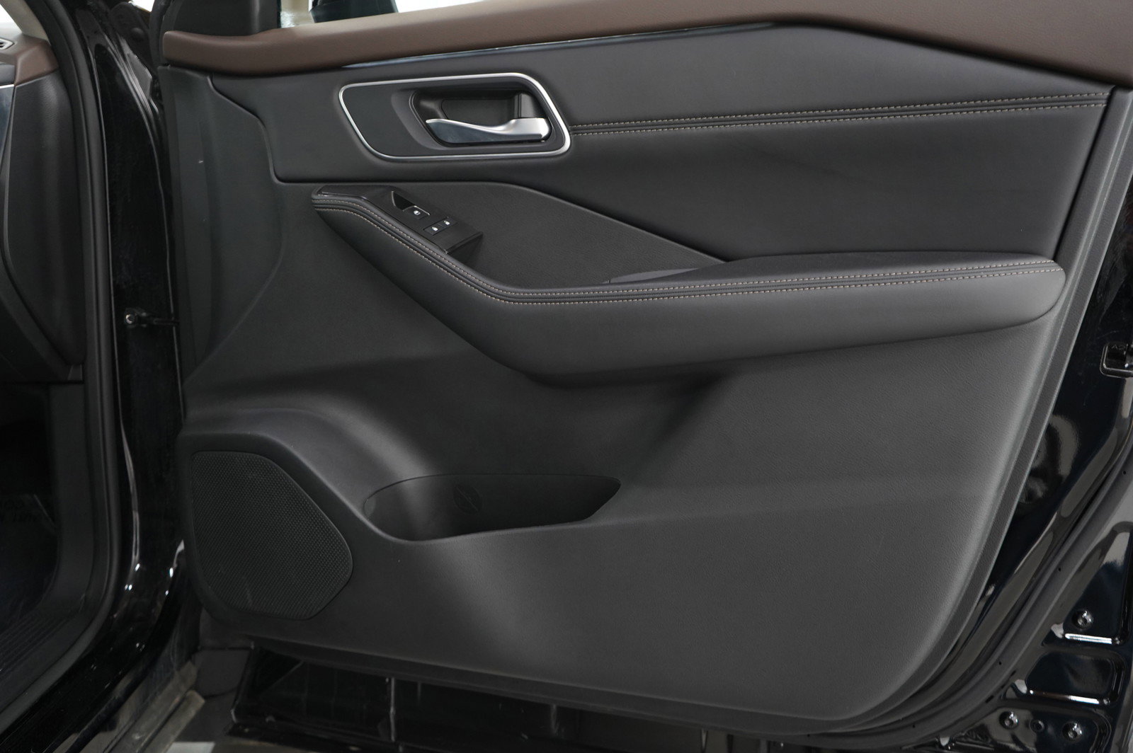 Used 2022 Nissan Rogue Platinum image 9