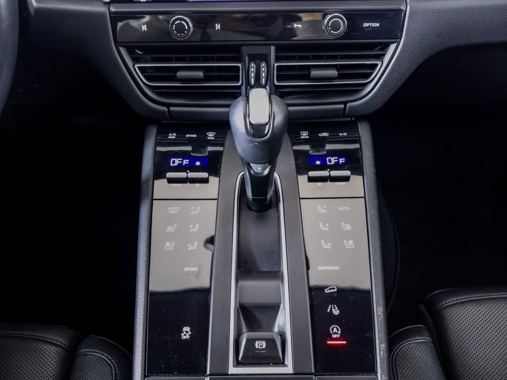 Certified 2022 Porsche Macan w/ Premium Package Plus image 19