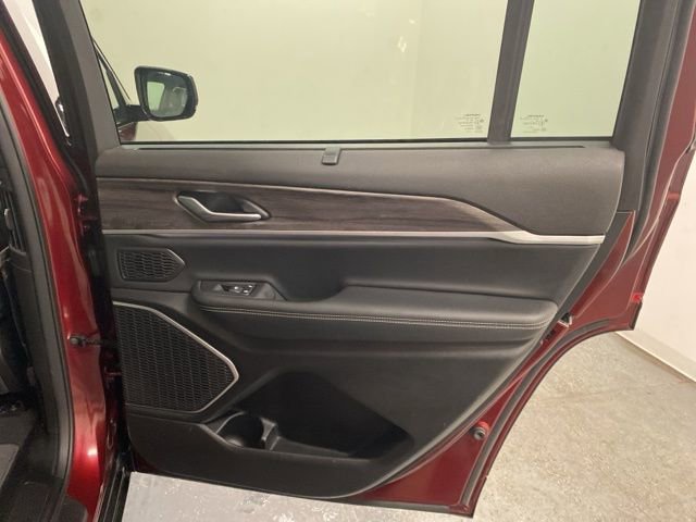 Used 2022 Jeep Grand Cherokee L Limited w/ Luxury Tech Group II image 29