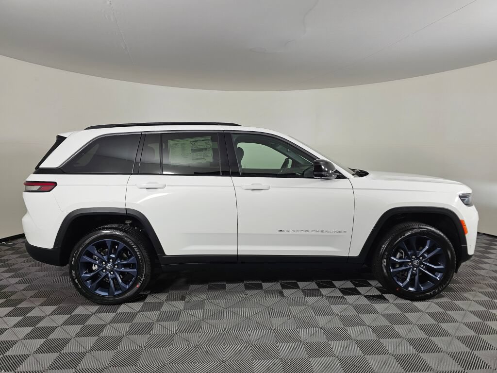 New 2026 Jeep Grand Cherokee Limited AWD/4WD image 3