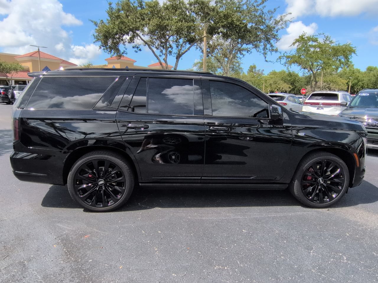 Used 2026 Cadillac Escalade Platinum Sport w/ LPO, ONYX Package AWD/4WD image 3