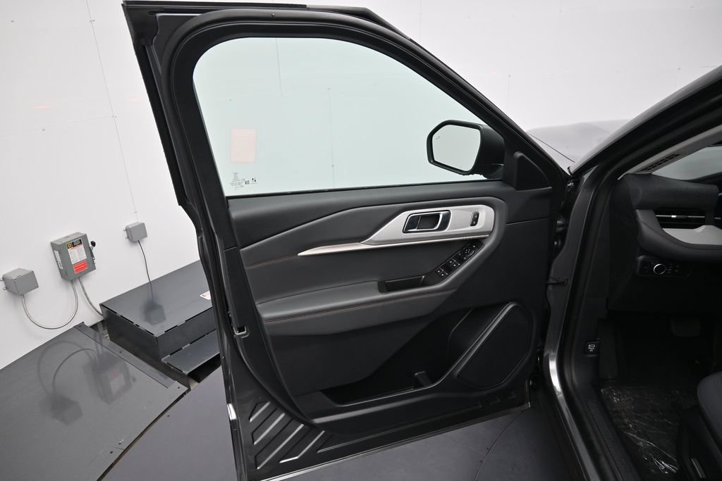 New 2026 Ford Explorer Active AWD/4WD image 9