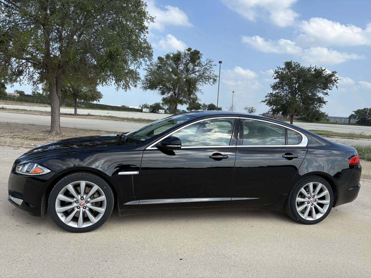 Used 2014 Jaguar XF 3.0 AWD/4WD image 3