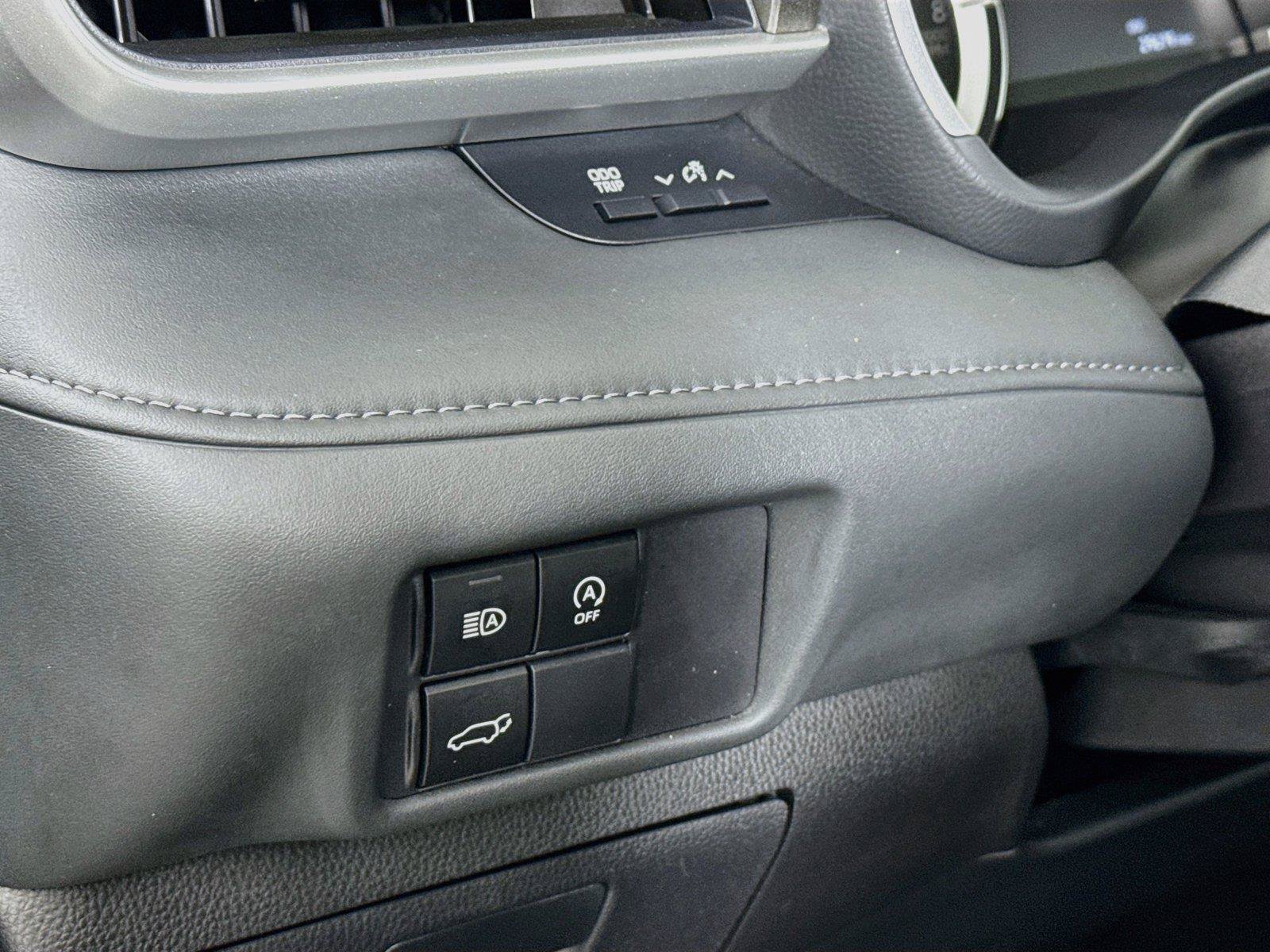Certified 2025 Toyota Highlander XLE FWD image 16