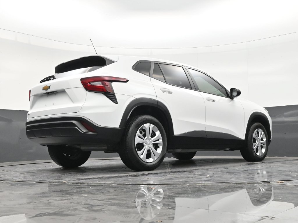 Used 2024 Chevrolet Trax LS FWD image 24
