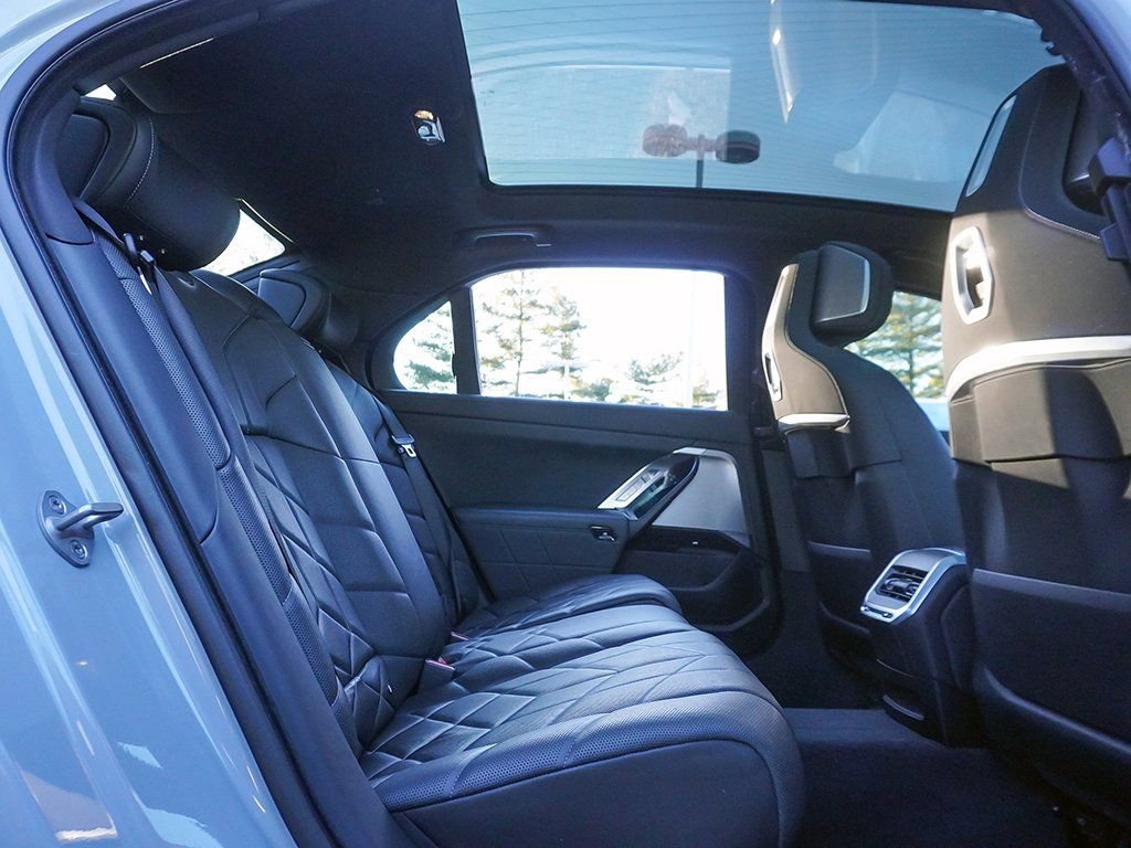 Used 2023 BMW 760i xDrive w/ Parking Assistance Package image 47