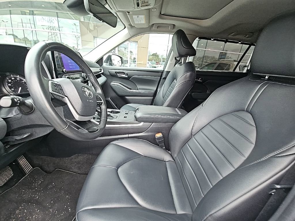 Used 2024 Toyota Highlander XLE image 13
