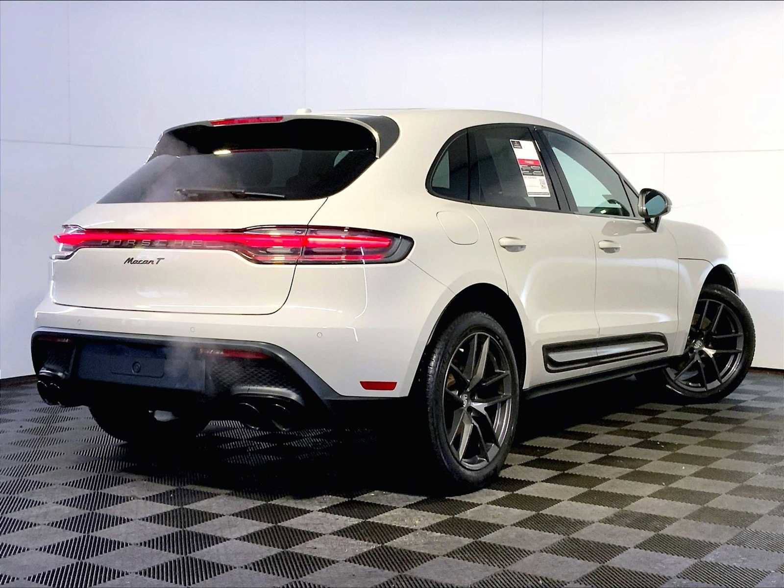 Certified 2023 Porsche Macan Turbo image 7