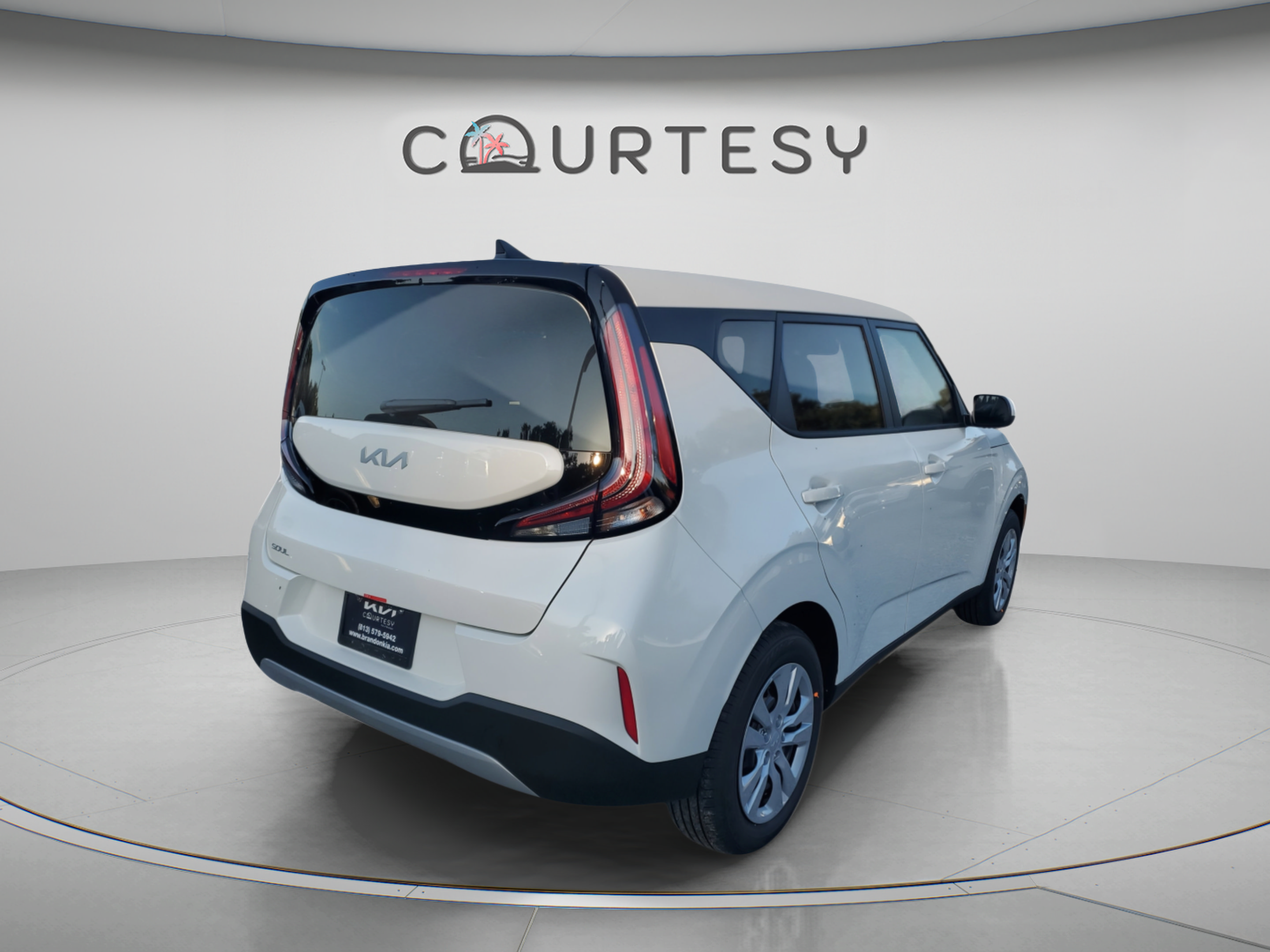 Used 2025 Kia Soul LX FWD image 3