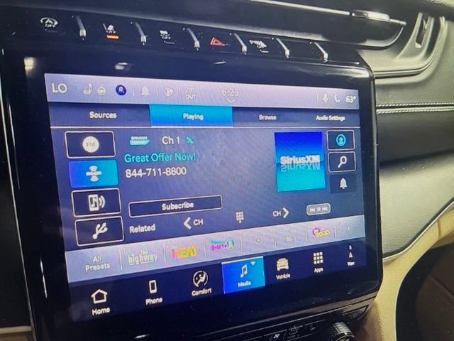 Used 2025 Jeep Grand Cherokee Limited w/ Luxury Tech Group II AWD/4WD image 32
