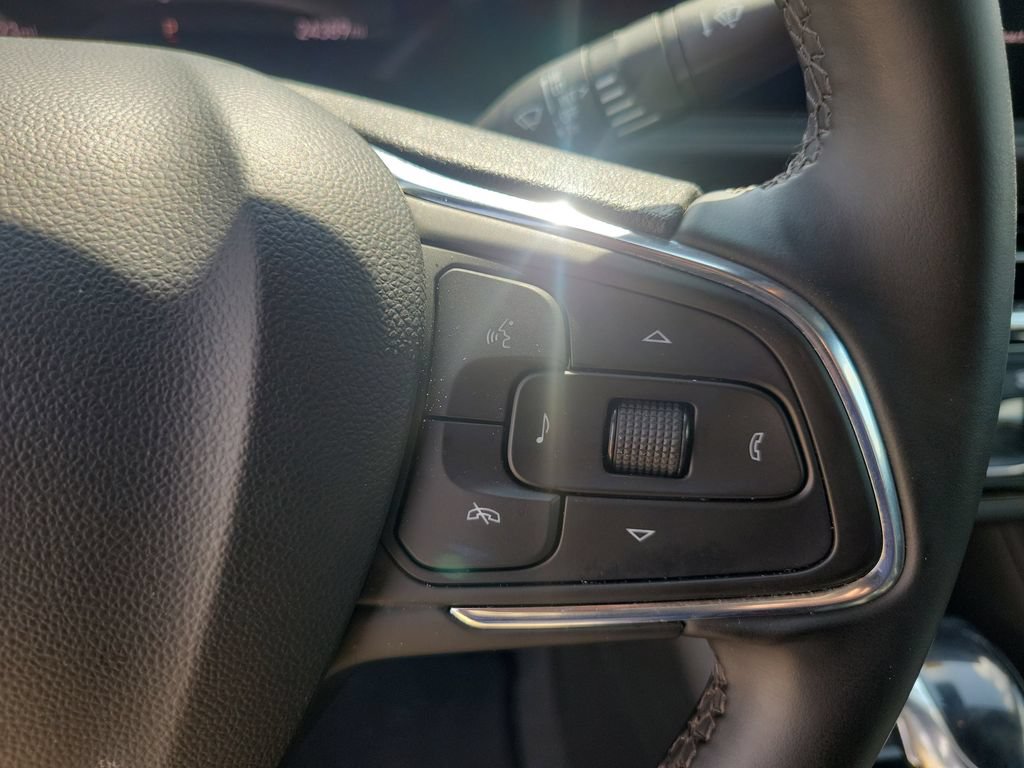 Used 2025 Buick Envista Sport Touring FWD image 23