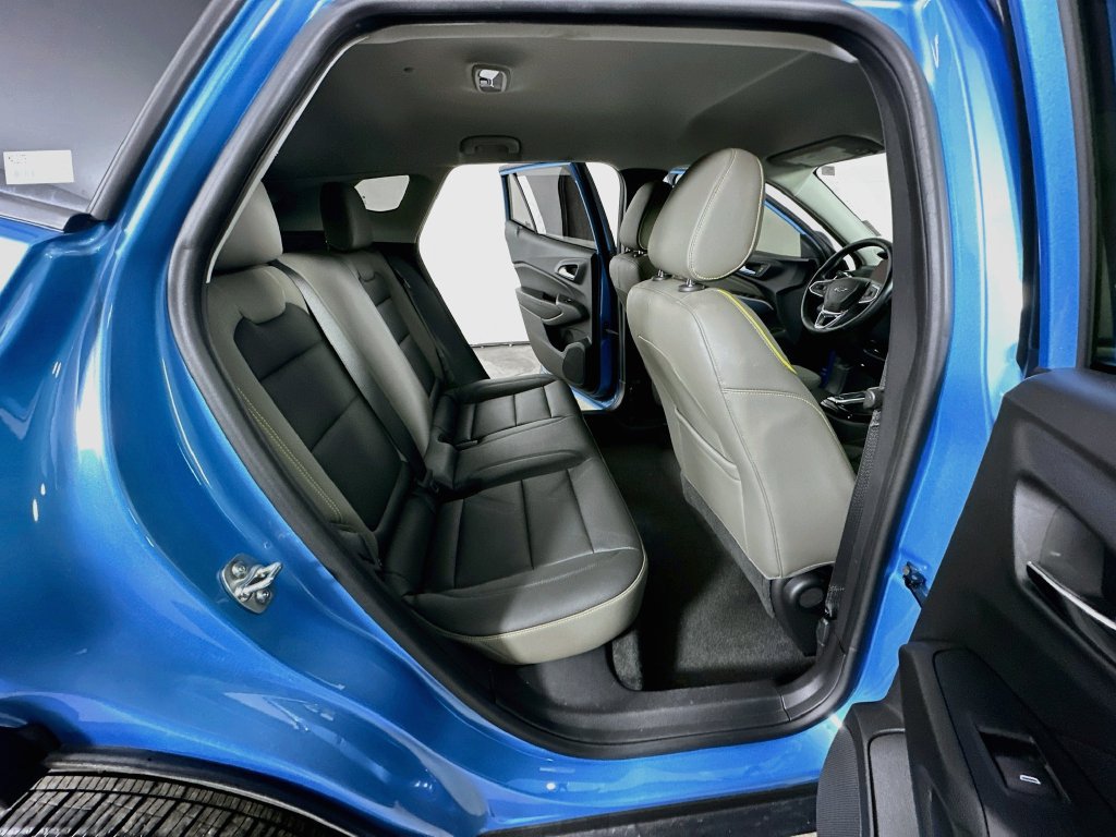 Used 2025 Chevrolet Trax ACTIV FWD image 12