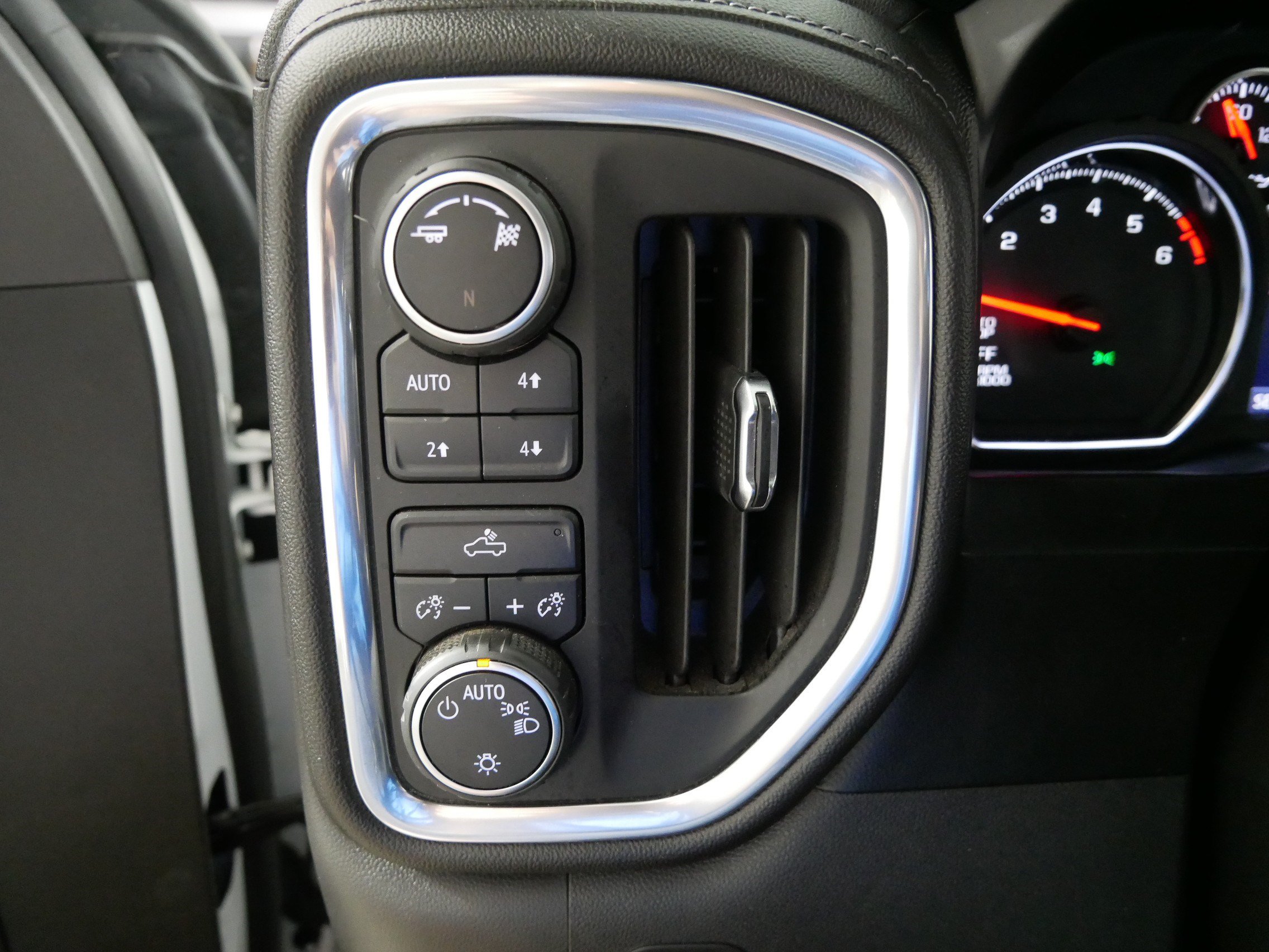 Certified 2019 Chevrolet Silverado 1500 LT w/ All-Star Edition AWD/4WD image 26
