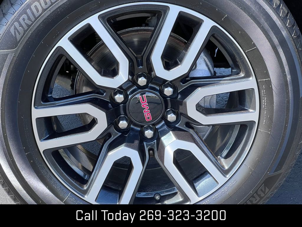 Used 2023 GMC Yukon XL AT4 w/ AT4 Premium Plus Package AWD/4WD image 10