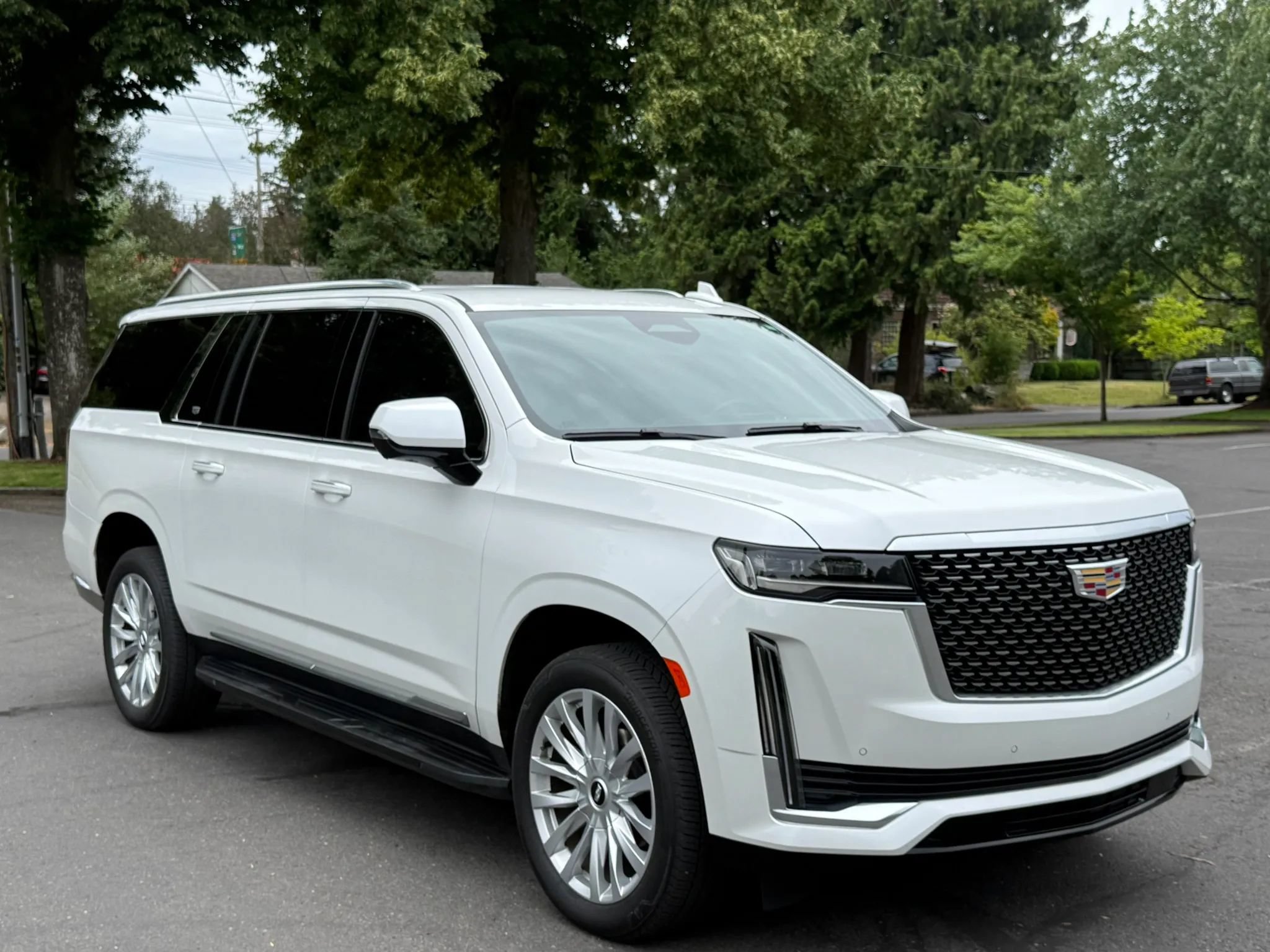 Used 2022 Cadillac Escalade ESV Luxury AWD/4WD image 8