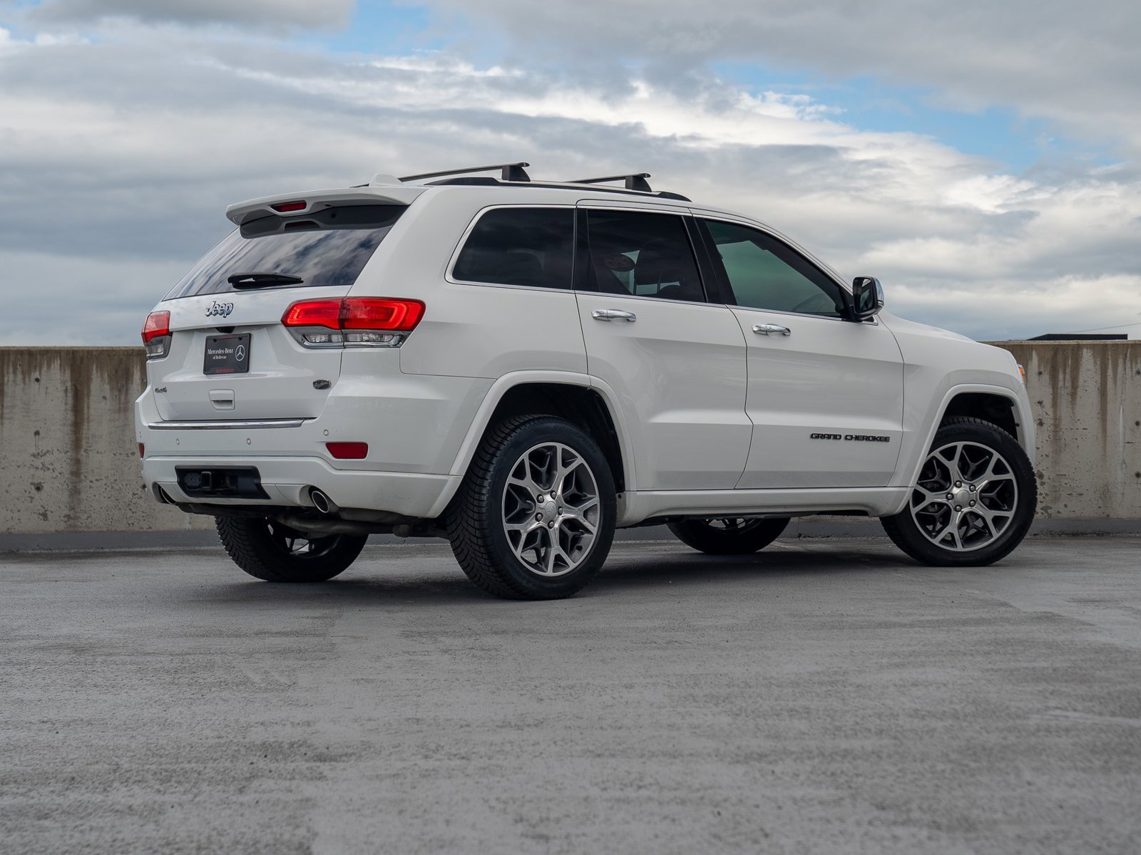 Used 2020 Jeep Grand Cherokee Overland AWD/4WD image 4