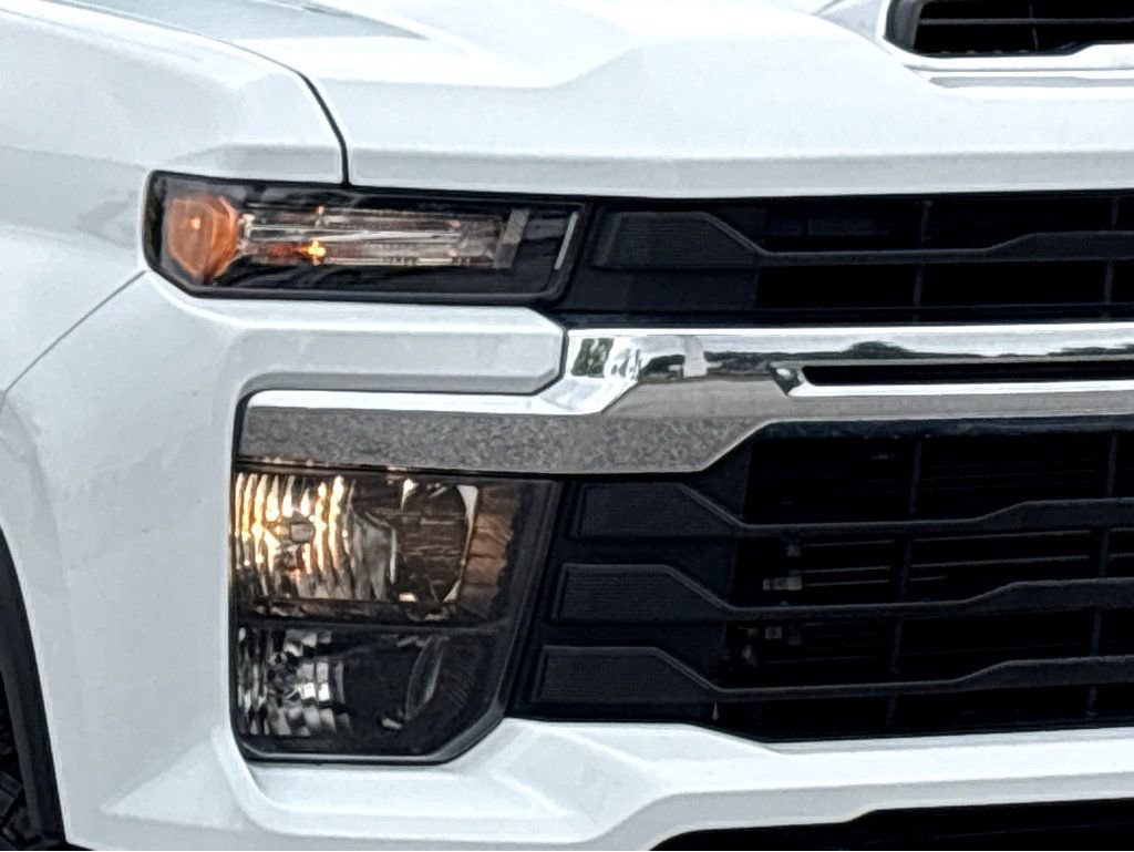 Used 2024 Chevrolet Silverado 2500 LT AWD/4WD image 14