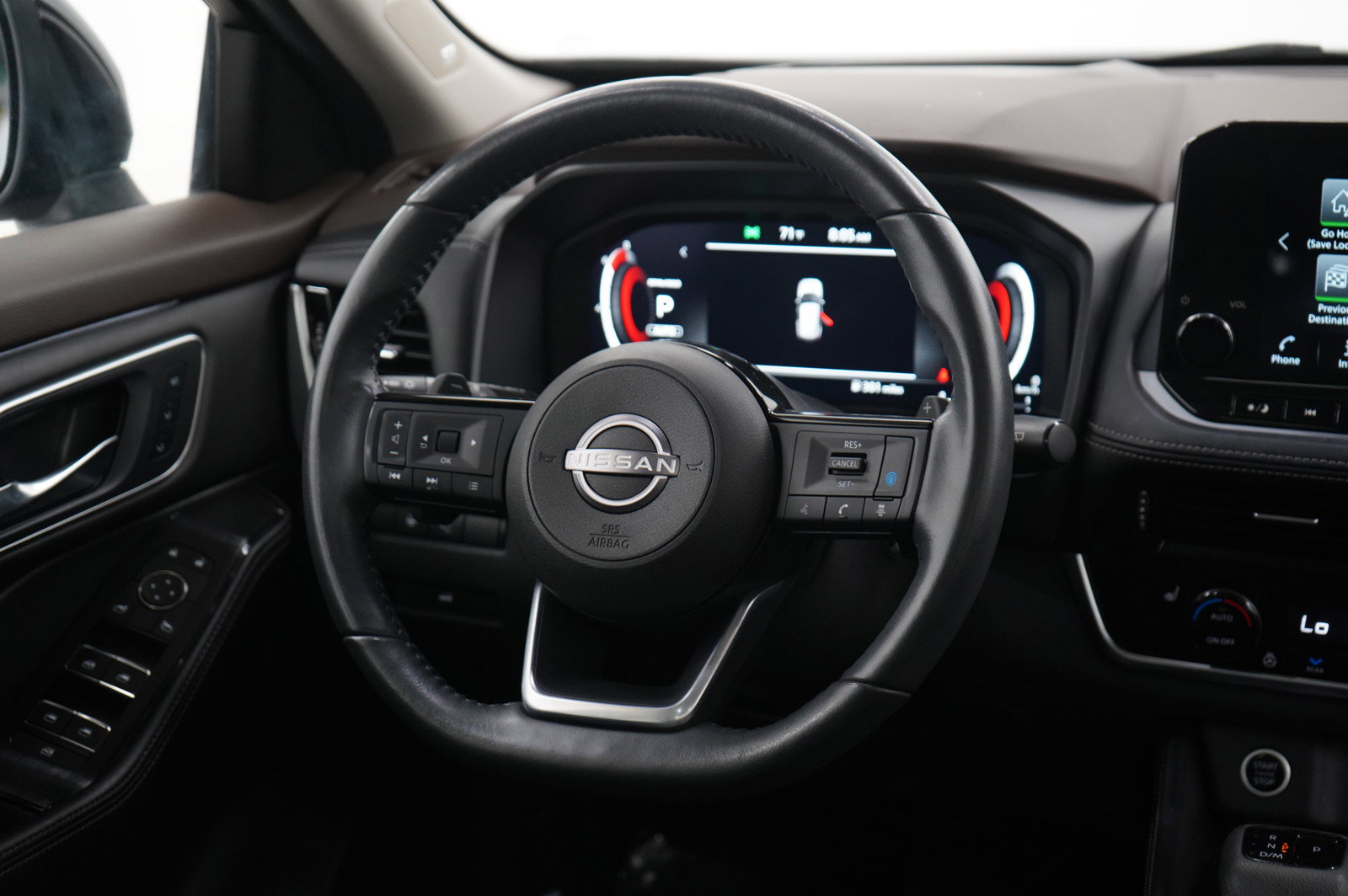 Used 2022 Nissan Rogue Platinum image 14