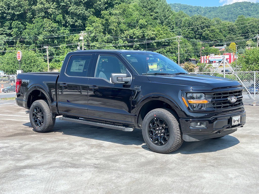 New 2025 Ford F150 XLT w/ Equipment Group 302A MID