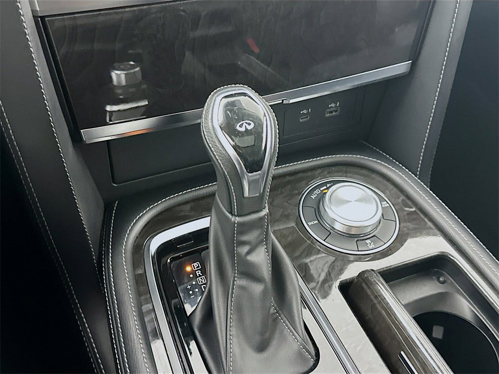 Used 2024 INFINITI QX80 Luxe image 16