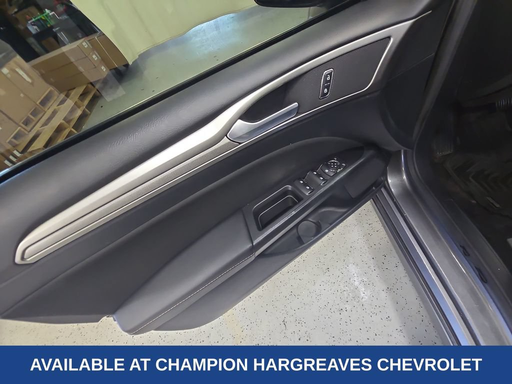 Used 2017 Ford Fusion SE w/ Fusion SE Technology Package FWD image 31