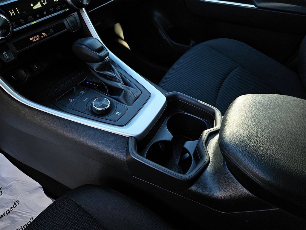 Used 2021 Toyota RAV4 LE image 14