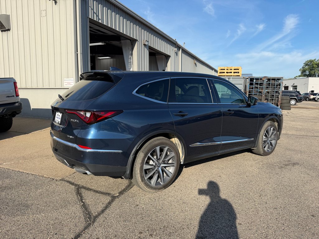 Used 2026 Acura MDX w/ Technology Package AWD/4WD image 3