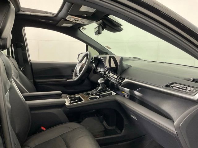 Used 2025 Toyota Sienna Platinum AWD/4WD image 35