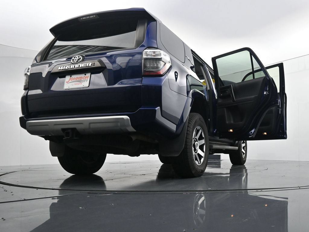 Used 2022 Toyota 4Runner TRD Off-Road Premium w/ Moonroof Package AWD/4WD image 44