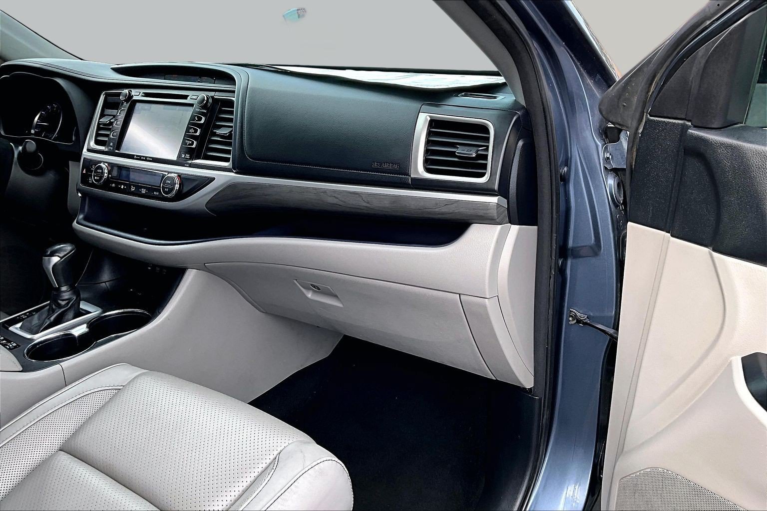 Used 2017 Toyota Highlander Limited w/ Carpet Mat Package FWD image 15
