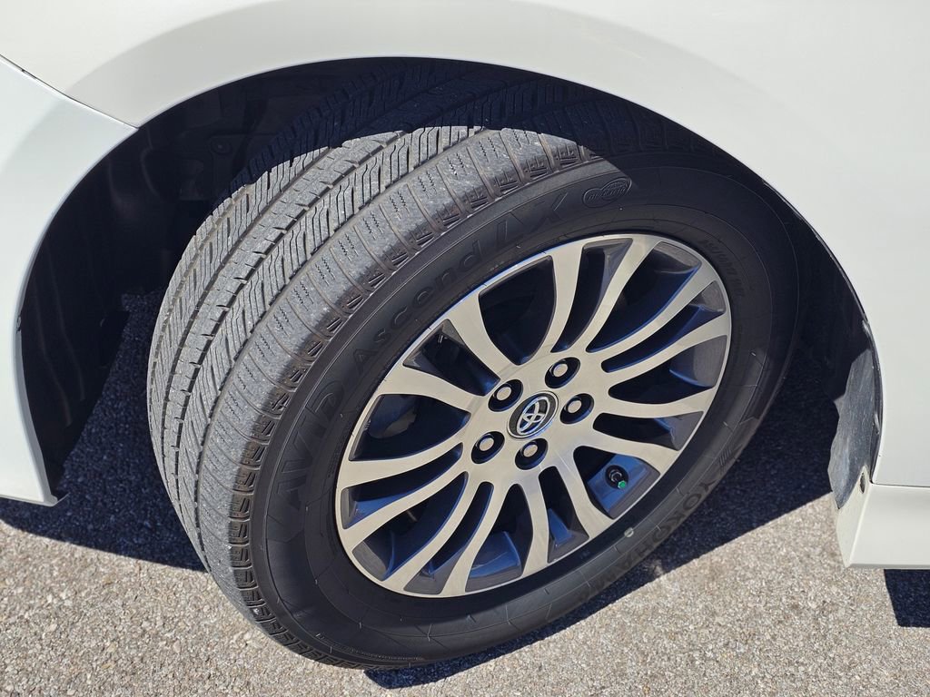 Used 2019 Toyota Sienna XLE w/ XLE Navigation Package image 22
