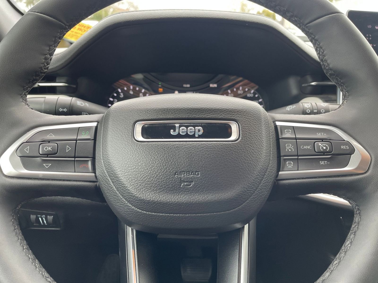 Used 2025 Jeep Compass Limited image 29