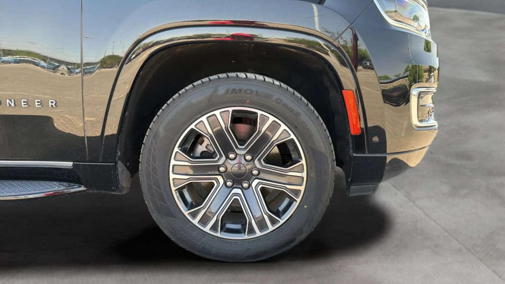 Used 2024 Jeep Wagoneer Series II AWD/4WD image 14