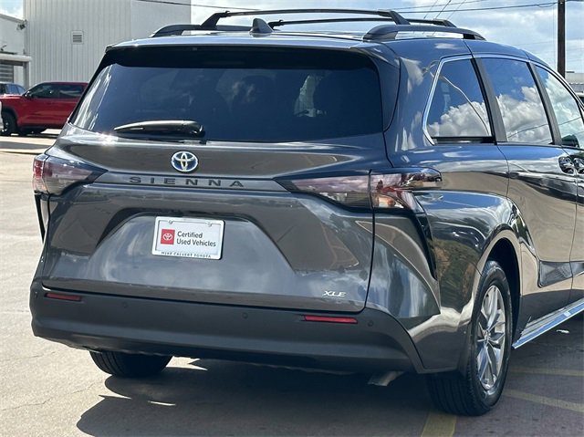 Used 2025 Toyota Sienna XLE image 7