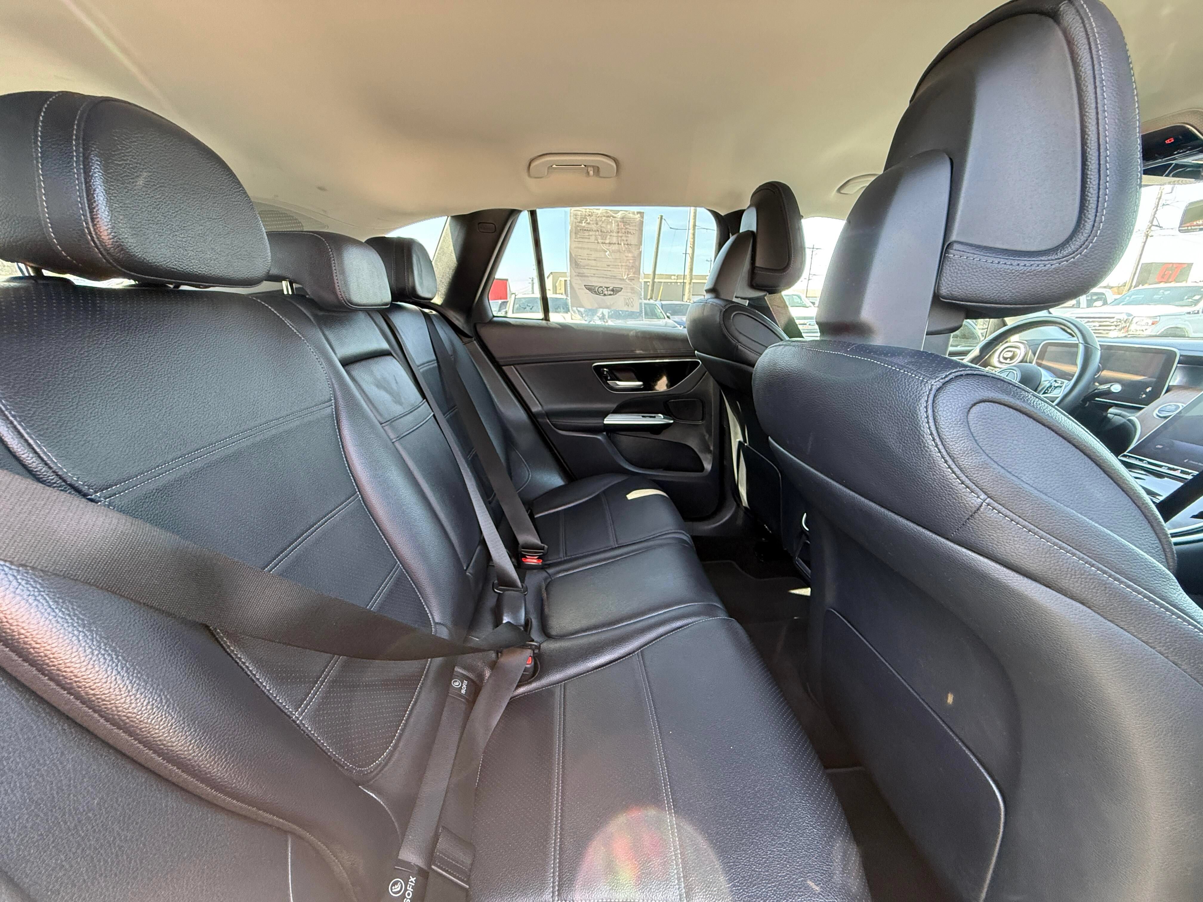 Used 2024 Mercedes-Benz GLC 300 4MATIC image 8