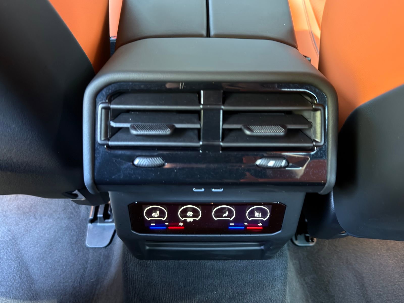 Used 2025 BMW M5 w/ Carbon Package image 16