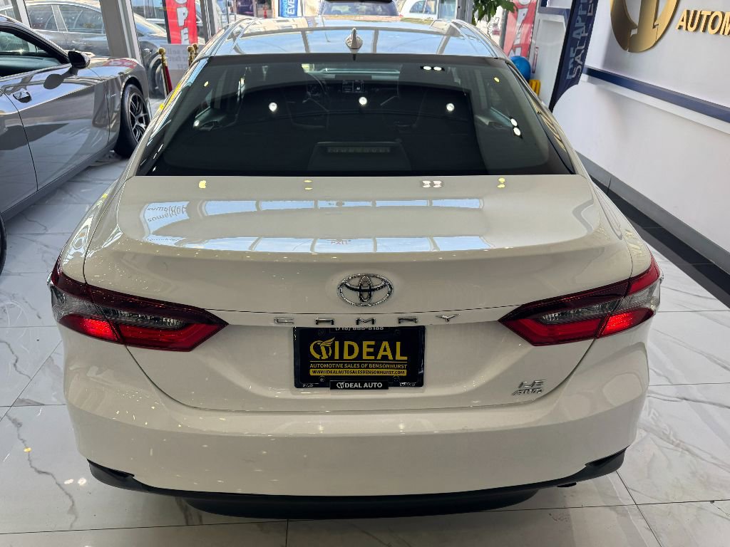 Used 2022 Toyota Camry LE image 5