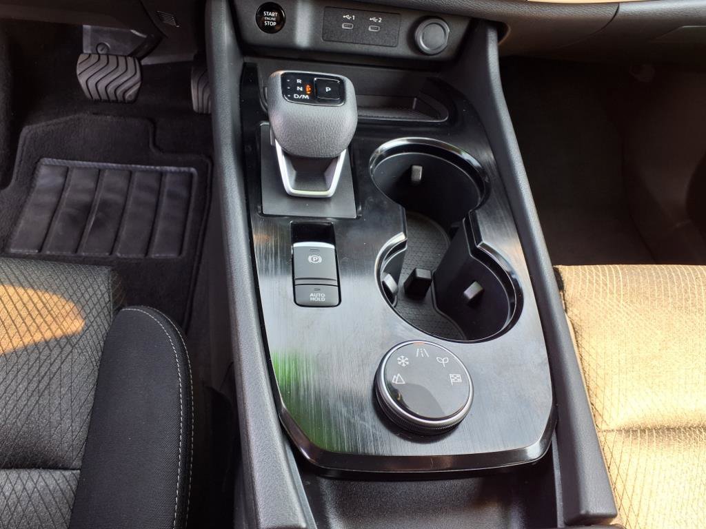 Used 2024 Nissan Rogue SV image 16