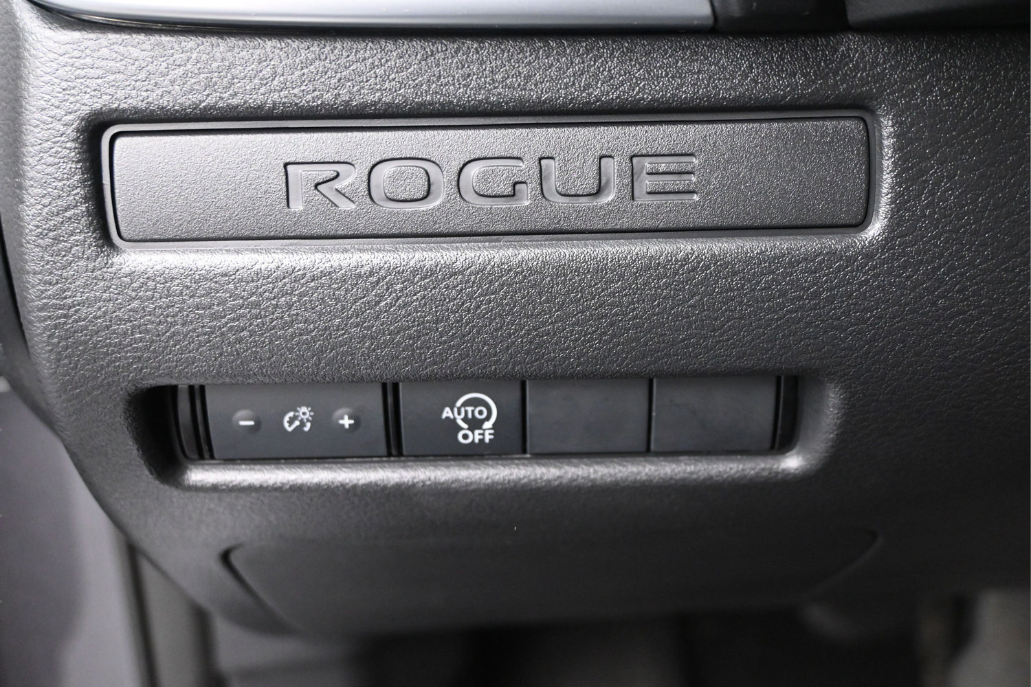 Used 2024 Nissan Rogue S FWD image 25